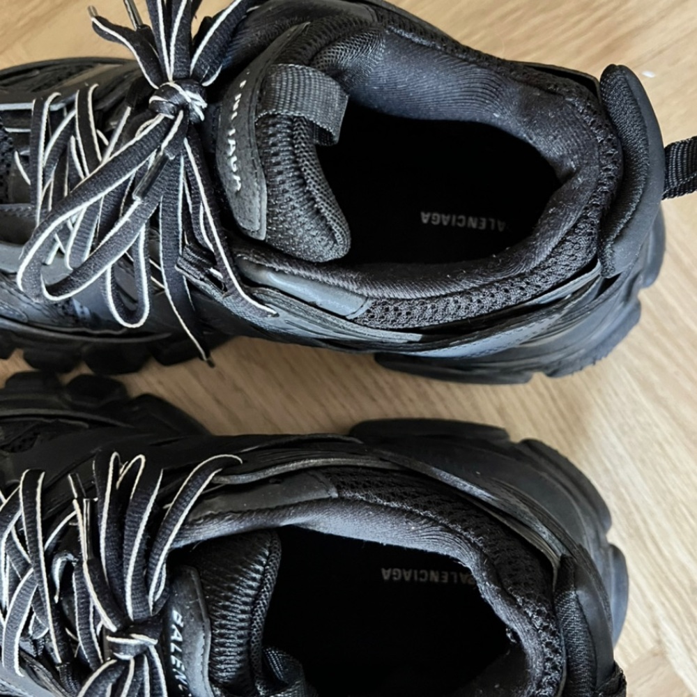 Balenciaga track 2 ..